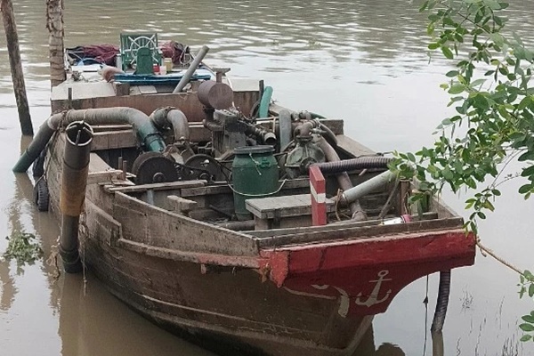 Vụ đại úy công an đứt lìa 2 chân khi bắt cát tặc: Bắt 2 đối tượng-2