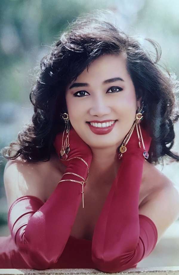 Nữ hoàng ảnh lịch 56 tuổi không kết hôn, sinh con vì cú sốc tình cảm, giờ sống tự tại, đẹp quyến rũ-1