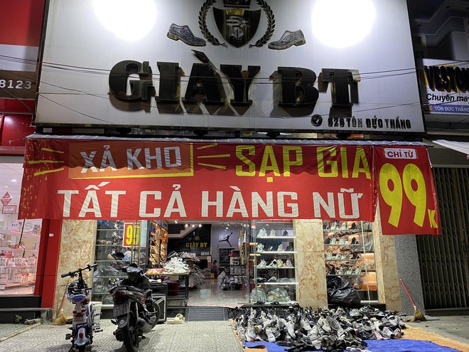 Black Friday ở Đà Nẵng ảm đạm, nhiều cửa hàng giảm sập giá” vẫn vắng người mua-2