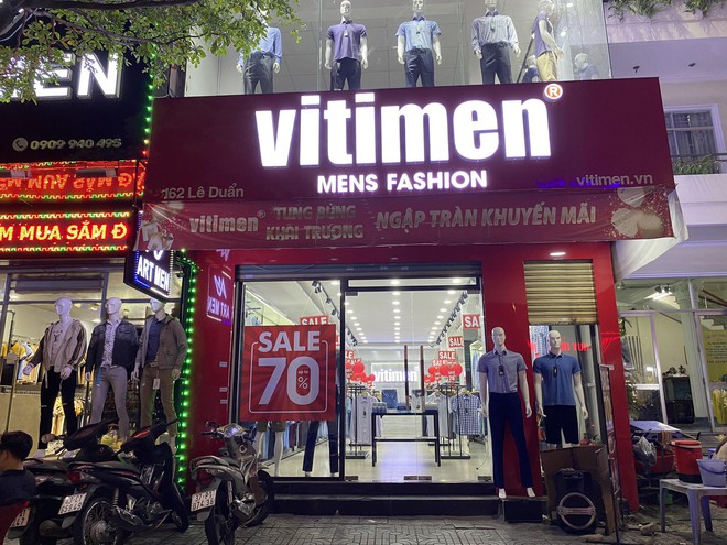 Black Friday ở Đà Nẵng ảm đạm, nhiều cửa hàng giảm sập giá” vẫn vắng người mua-4