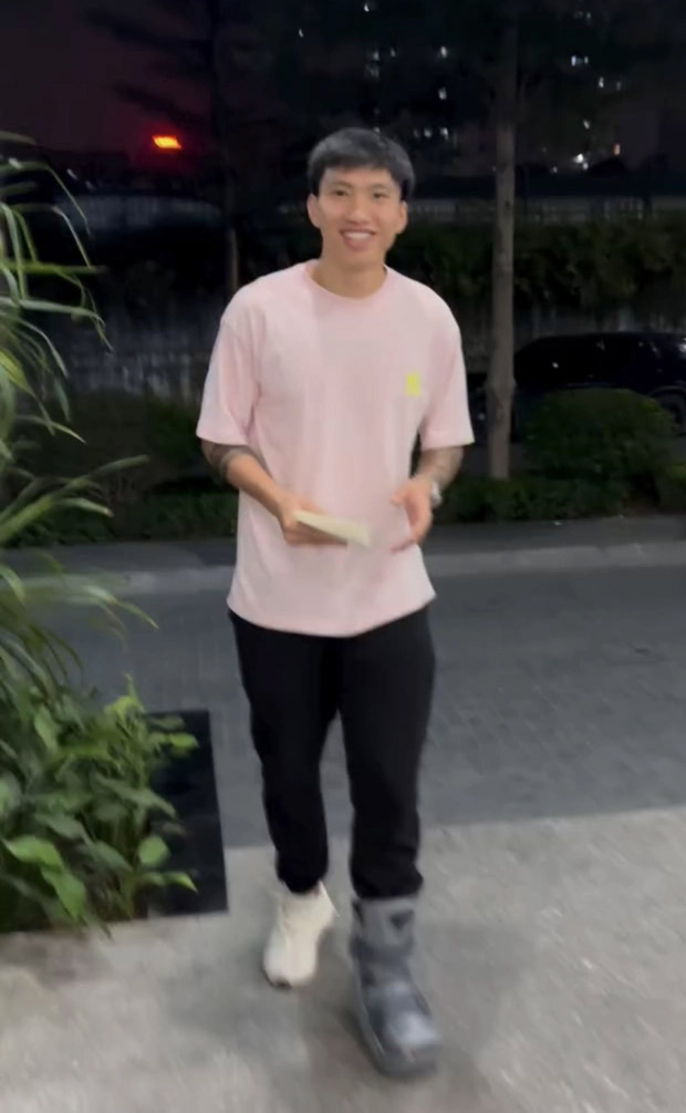 Đoàn Văn Hậu đi lại tập tễnh vì chấn thương ngay sát ngày cưới Doãn Hải My-1