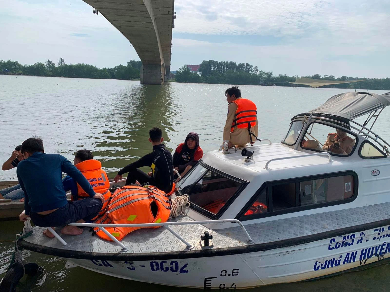 Để lại cuốn sổ ghi con là một đứa bất hiếu rồi nhảy cầu tự tử-1