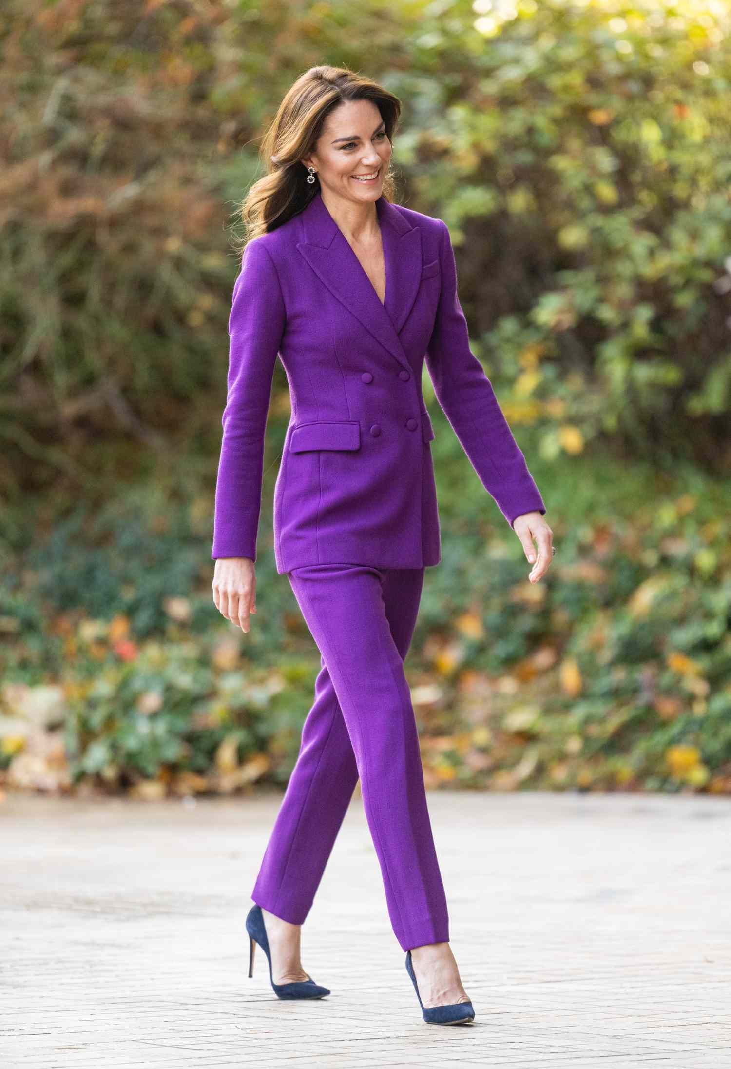 Vương phi Kate Middleton chính là sách mẫu diện trang phục màu sắc sang trọng, tinh tế-4