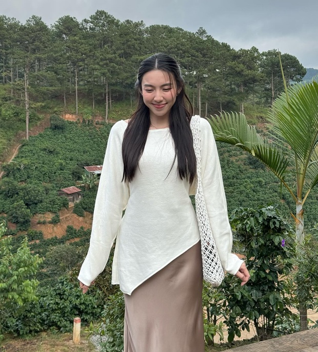 Thùy Tiên thăng hạng phong cách nhờ chuyển sang diện đồ tối giản-2