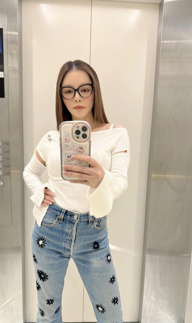 Lý Nhã Kỳ lộ mặt mộc tuổi 41 qua cam thường, nhan sắc khác biệt hẳn so với ảnh tự đăng?-5