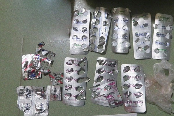 Đau lòng cả nhà uống thuốc ngủ tự tử-1