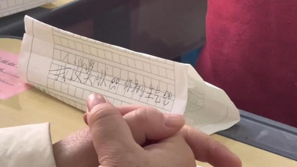 Lời nhắn mẹ của nam sinh lớp 8: Con không có giấy khen, xin mẹ đừng tức giận-1