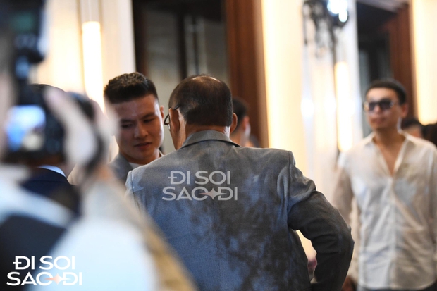 HLV Park Hang-seo cùng dàn tuyển thủ đến dự đám cưới Văn Hậu, một cái tên gây chú ý với ngoại hình chuẩn nam thần-2