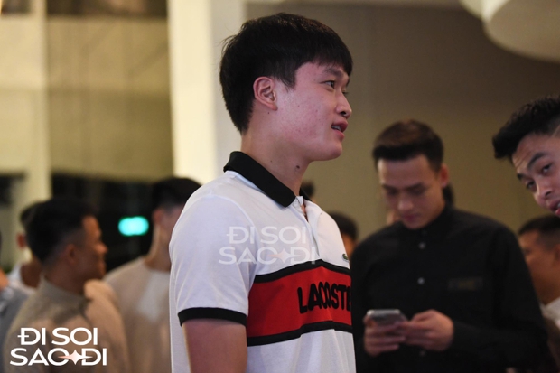 HLV Park Hang-seo cùng dàn tuyển thủ đến dự đám cưới Văn Hậu, một cái tên gây chú ý với ngoại hình chuẩn nam thần-4