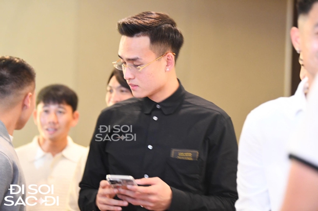 HLV Park Hang-seo cùng dàn tuyển thủ đến dự đám cưới Văn Hậu, một cái tên gây chú ý với ngoại hình chuẩn nam thần-5