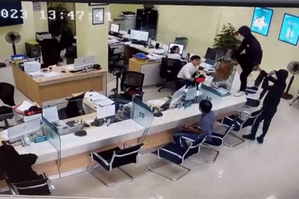 Thông tin mới nhất vụ dùng súng cướp ngân hàng, đâm bảo vệ tử vong ở Đà Nẵng-1