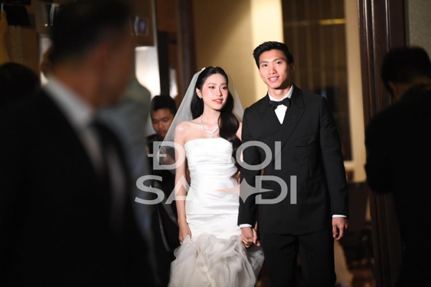 Xúng xính ăn cưới Đoàn Văn Hậu - Doãn Hải My: Dàn khách đi G63, có người đánh” luôn cả Rolls-Royce-1