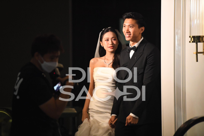 Loại hoa trong top đắt nhất thế giới xuất hiện khắp nơi trong tiệc cưới Đoàn Văn Hậu và Doãn Hải My: Quá chịu chơi và chịu chi!-1