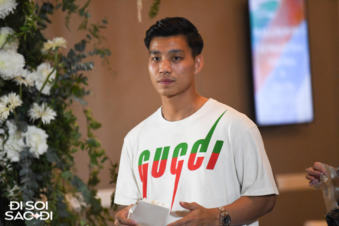 Đức Chinh, Tiến Dụng say quên lối về, Đình Trọng được vợ chăm sóc sau tiệc cưới Văn Hậu - Hải My-10