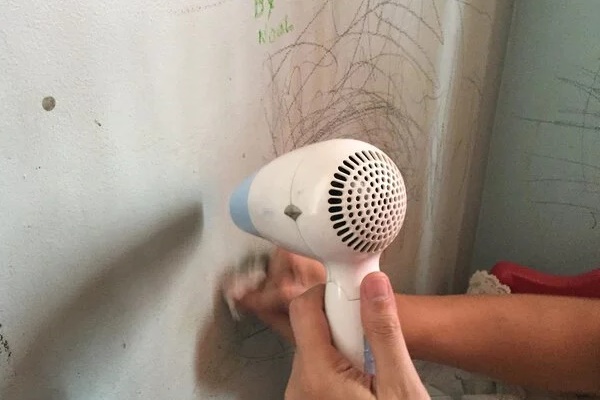 Mẹo làm sạch vết dầu trên nội thất ô tô-2