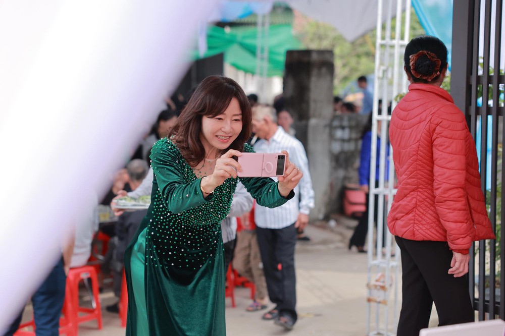 Chân dung mẹ chồng Hàn Quốc nhảy trong đám cưới ở Hà Tĩnh: U60 trẻ như chị của con dâu-3