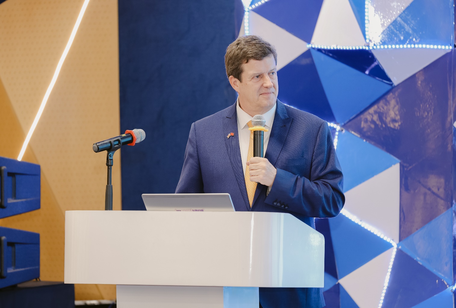 BUV công bố chương trình đào tạo mới và quỹ học bổng 87 tỷ đồng-1