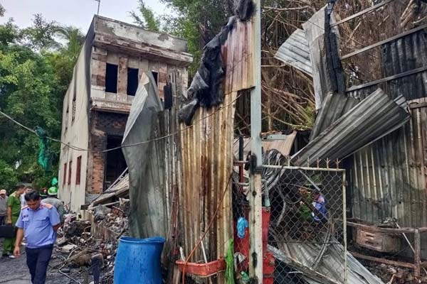 Dân Hà Nội ngán ngẩm cảnh vỉa hè bị xới tung, nhiều tuyến phố ngổn ngang bụi bặm-14