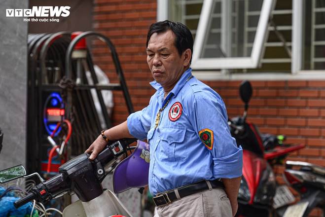 Dân Hà Nội ngán ngẩm cảnh vỉa hè bị xới tung, nhiều tuyến phố ngổn ngang bụi bặm-6