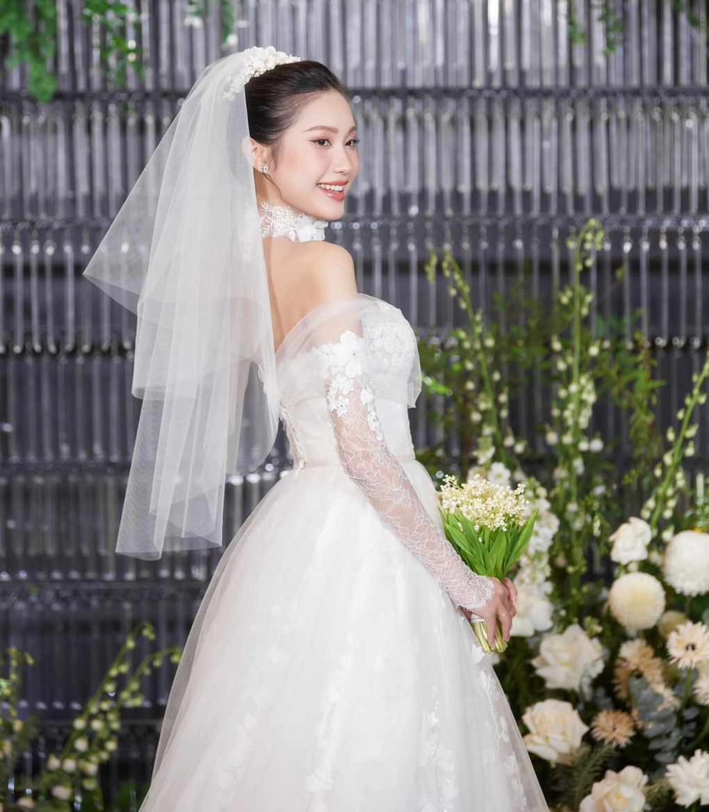 Doãn Hải My mặc 4 chiếc váy cưới khoe dáng gợi cảm tại Hà Nội-7