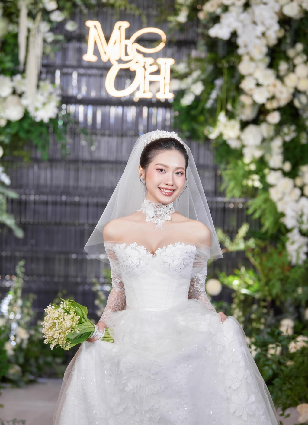 Doãn Hải My mặc 4 chiếc váy cưới khoe dáng gợi cảm tại Hà Nội-8