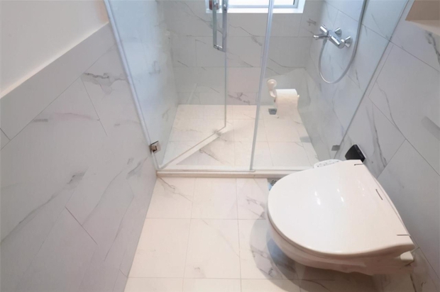 Con trai hiếu thảo cải tạo lại căn hộ 40 tuổi để bố mẹ an tâm dưỡng già, không gian lột xác hoàn toàn so với ban đầu-12