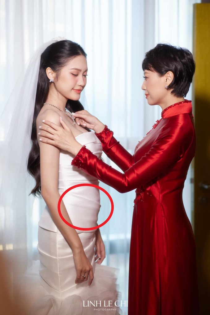 Doãn Hải My lộ bụng trong đám cưới, chụp ảnh selfie với khách thấy 1 điểm đã thay đổi hoàn toàn?-2