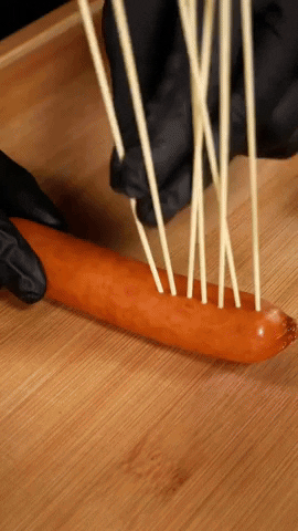 Kết hợp thịt ba chỉ, xúc xích và mì thành món ăn ngon lạ, cả người lớn và trẻ con đều thích-2