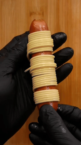 Kết hợp thịt ba chỉ, xúc xích và mì thành món ăn ngon lạ, cả người lớn và trẻ con đều thích-3