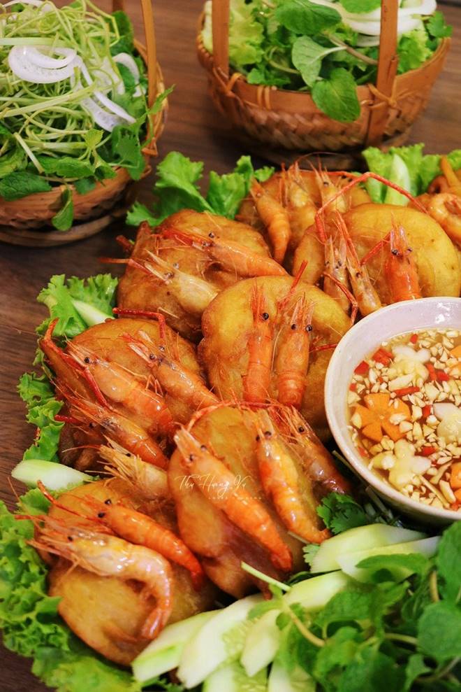 Cách làm bánh tôm giòn rụm, thơm nức, để lâu không mềm của mẹ đảm Hà Nội-2