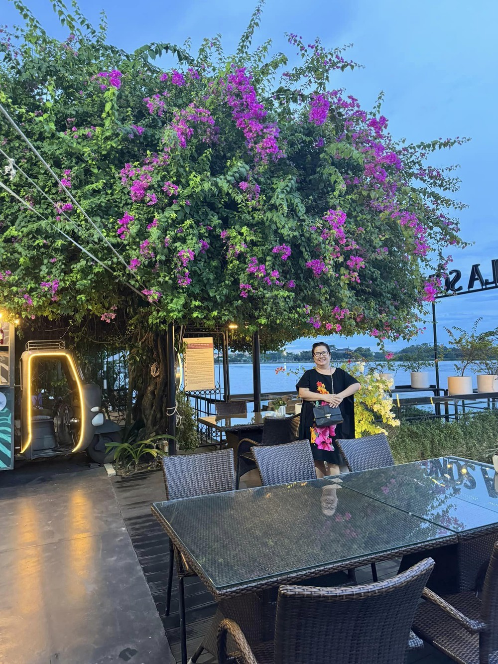 Vô tình lau nhà đúng lúc đại gia Quận 1 về, cô gái được chấm thành dâu nhà giàu-6