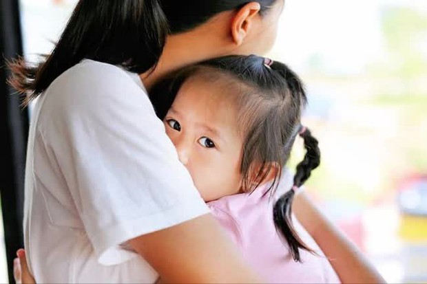 5 thời điểm mẹ ôm con tốt nhất trong ngày, dù bận rộn cũng không nên bỏ qua-1