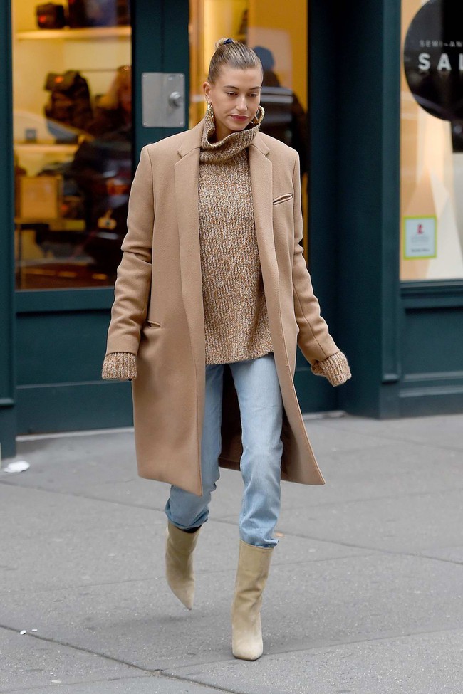 Vợ Justin Bieber có 10 cách diện áo khoác dáng dài đẹp xuất sắc, ngắm là muốn học theo-4