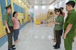 Thủ đoạn bảo lãnh hàng loạt giáo viên 'bản ngữ' rởm vào Việt Nam dạy tiếng Anh