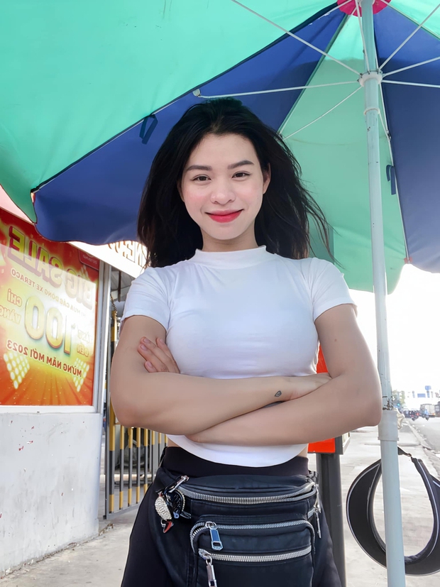 Bán cafe dạo, hai chị em khiến cánh mày râu phải tò mò tìm danh tính-6