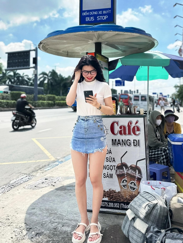 Bán cafe dạo, hai chị em khiến cánh mày râu phải tò mò tìm danh tính-7