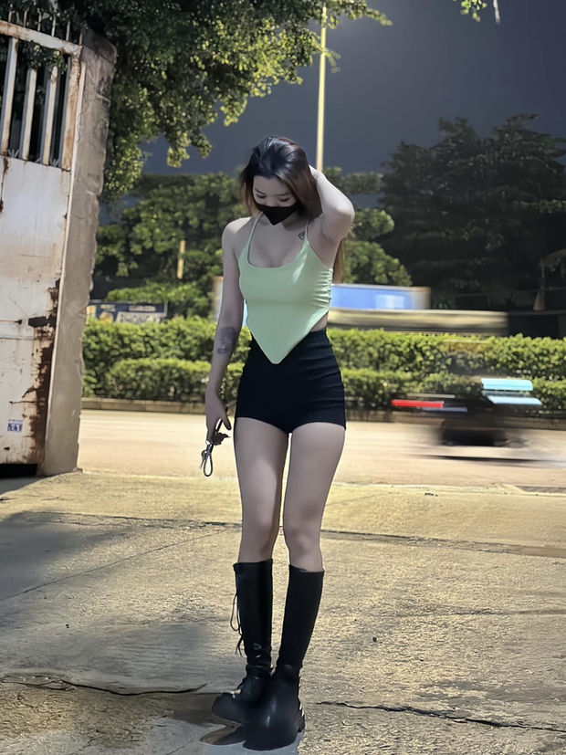 Bán cafe dạo, hai chị em khiến cánh mày râu phải tò mò tìm danh tính-9