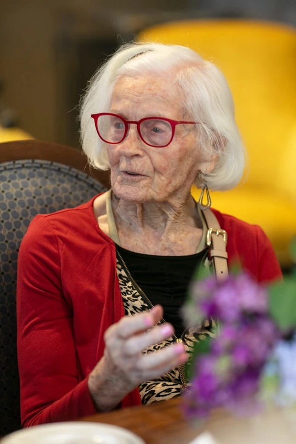 4 bí quyết sống thọ của cụ bà 102 tuổi, ở tuổi 86 vẫn chơi golf như dân chuyên-1