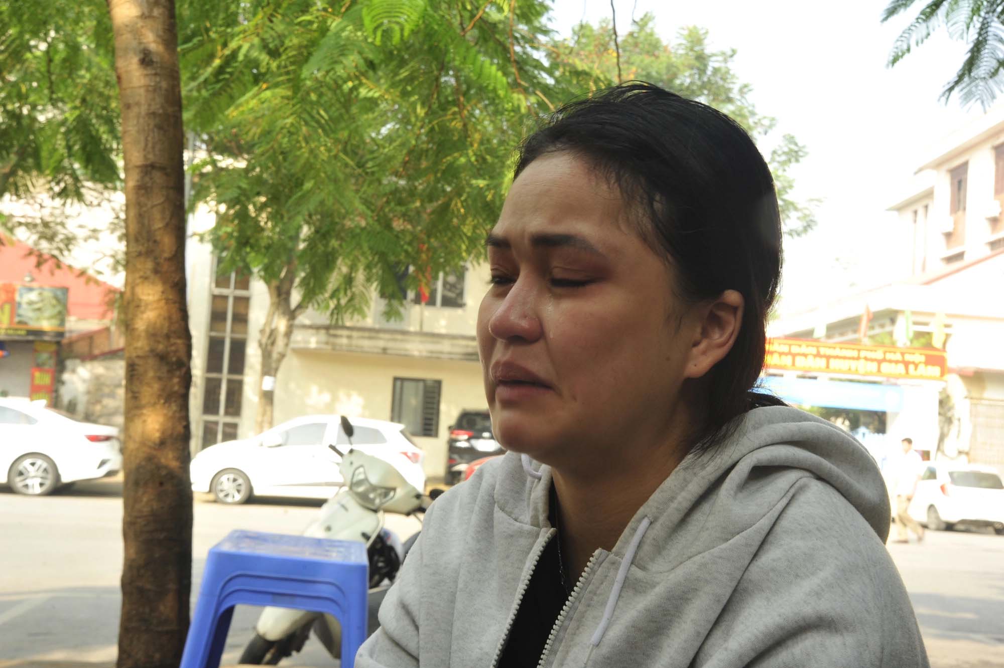Nước mắt người mẹ trẻ trong phiên tòa xử vụ bé trai 7 tháng tuổi tử vong sau một đêm gửi bảo mẫu ở Hà Nội-3