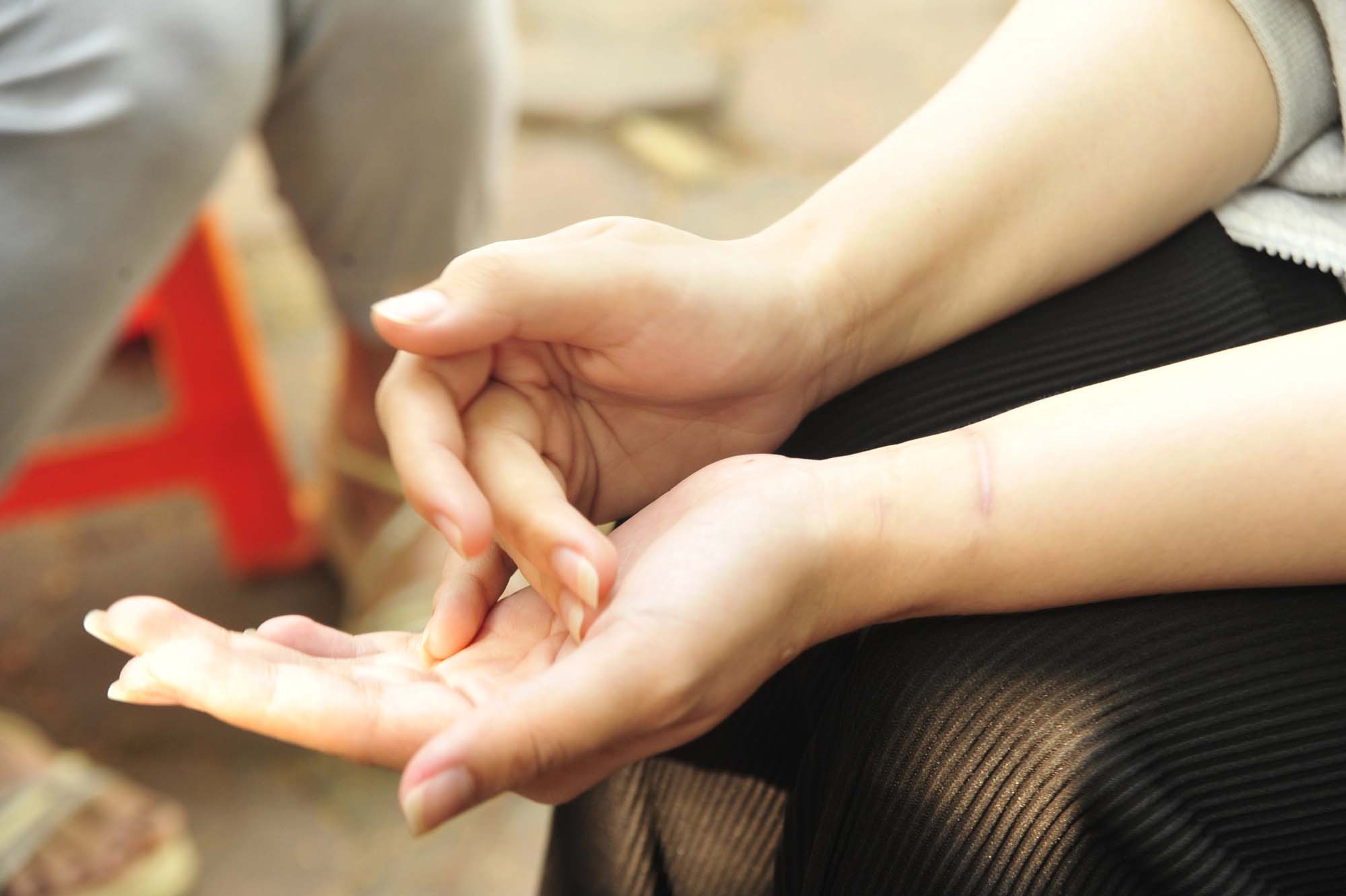 Nước mắt người mẹ trẻ trong phiên tòa xử vụ bé trai 7 tháng tuổi tử vong sau một đêm gửi bảo mẫu ở Hà Nội-2