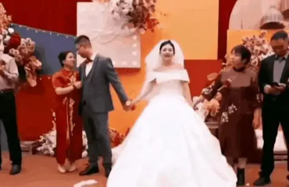 Độc lạ đám cưới: Mẹ chú rể hành động kì quặc khiến cả nhà gái ngơ ngác, cô dâu ngượng thay-4