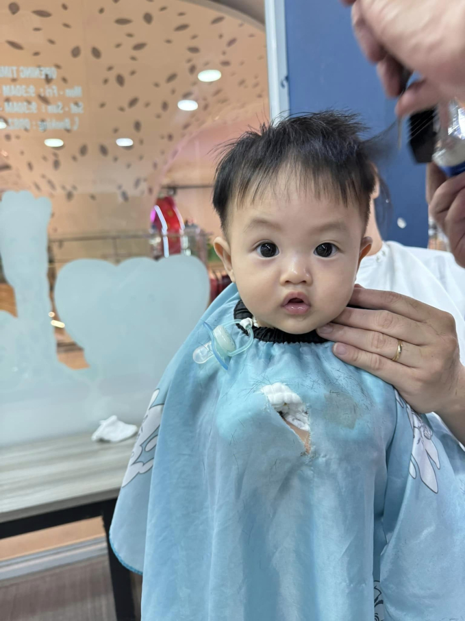 Cường Đô La đưa các con đi tút tát nhan sắc, biểu cảm của hai nhóc tì khiến dân mạng cười không ngớt-3