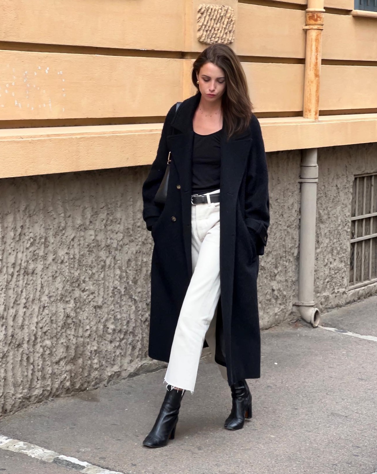 10 set trang phục tối giản sang xịn mịn mà vẫn trẻ trung của phụ nữ Pháp-10