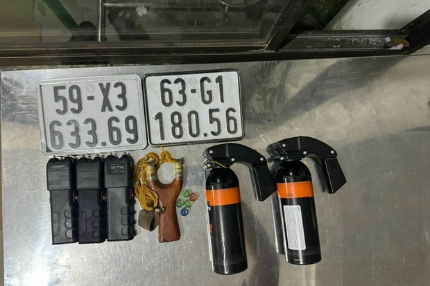 Cha rủ con trai 14 tuổi đi cướp-1