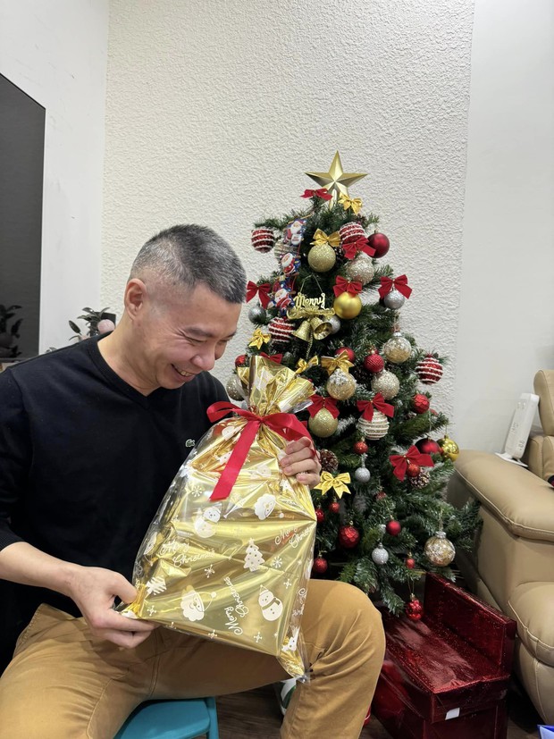 Noel ấm cúng tiết lộ tình trạng sức khỏe cô Đẩu Công Lý; Đoàn Di Băng chơi trội với style Noel hồng-1