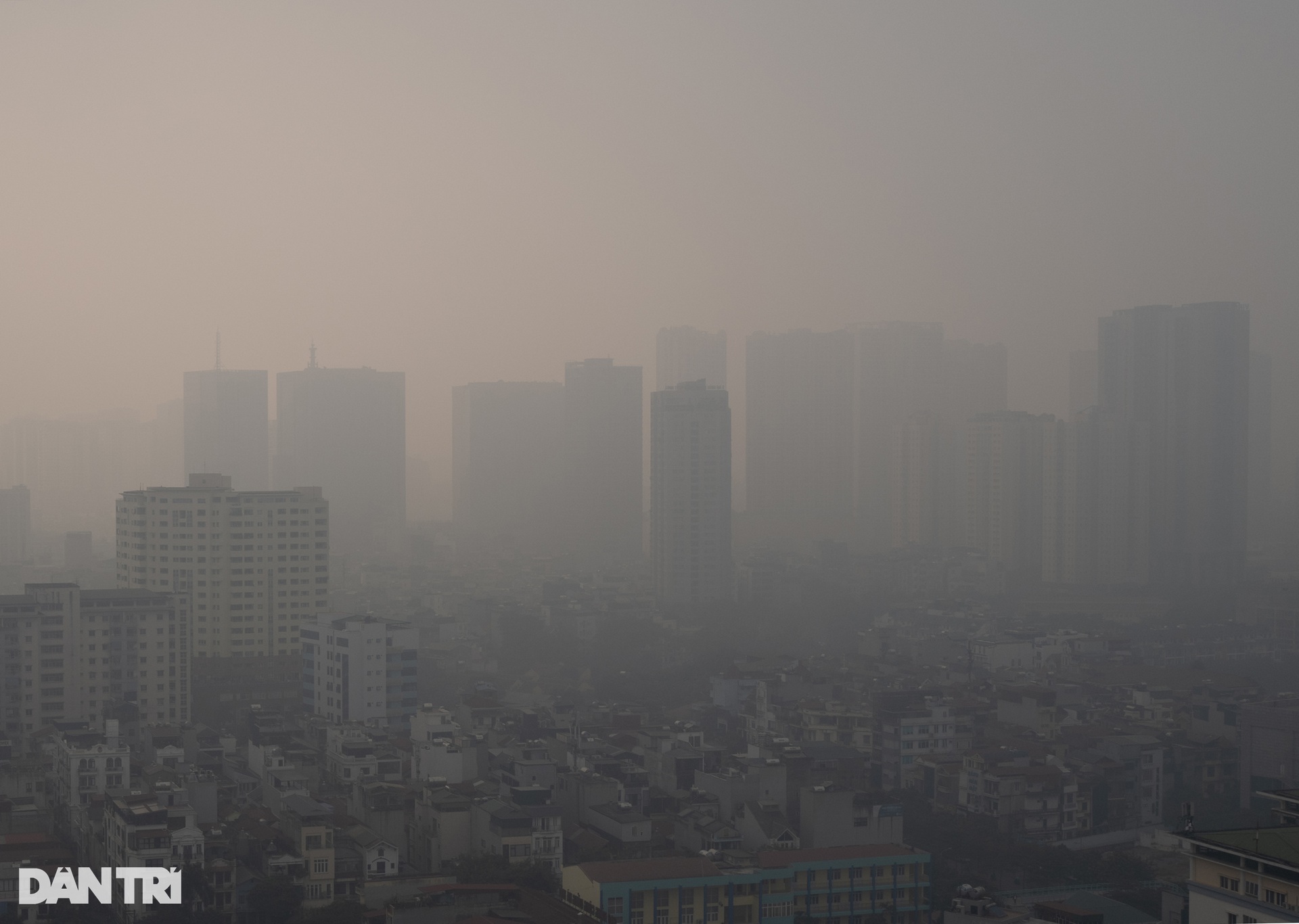 Bầu trời Hà Nội mù mịt, chất lượng không khí ở mức báo động-1