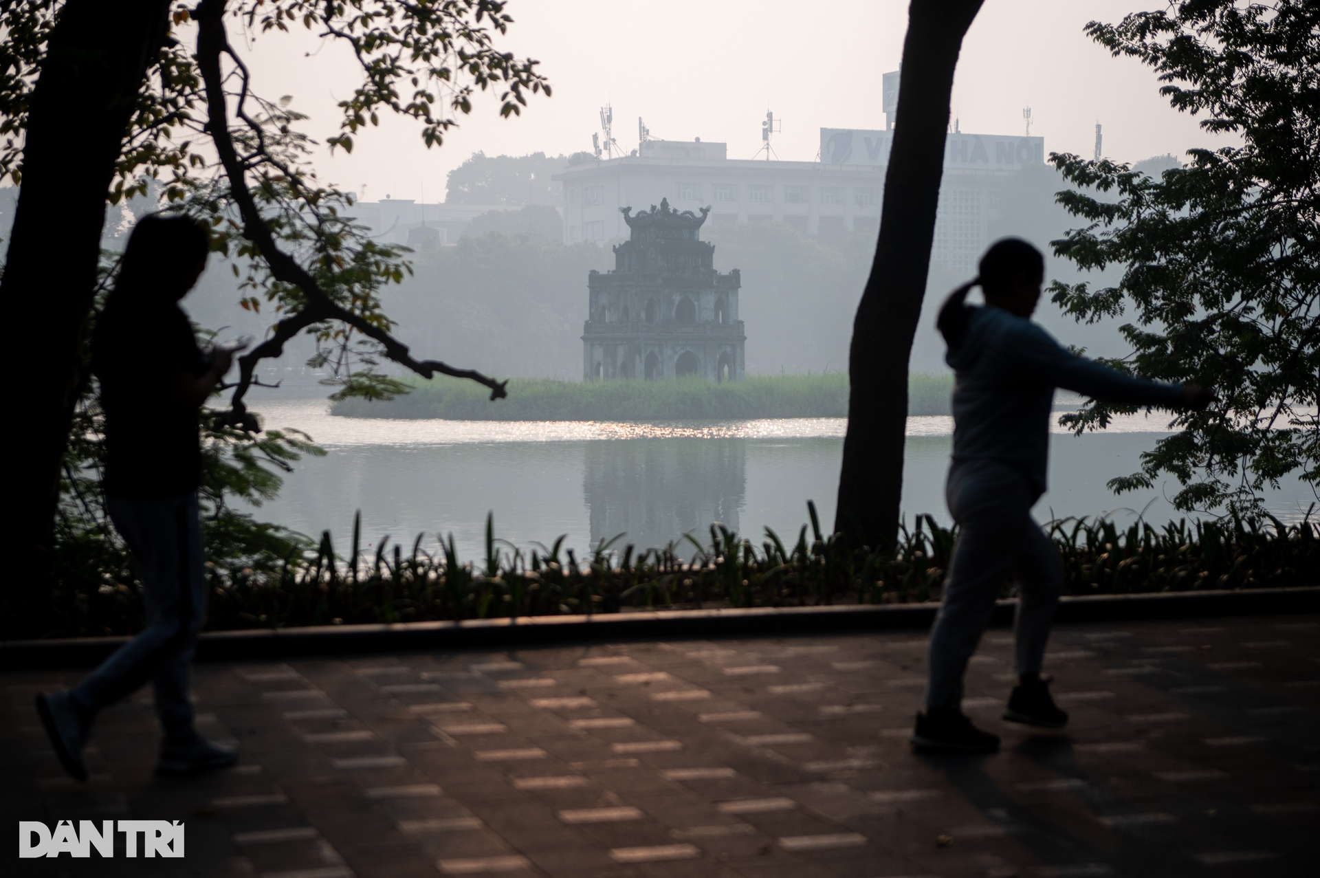 Bầu trời Hà Nội mù mịt, chất lượng không khí ở mức báo động-14