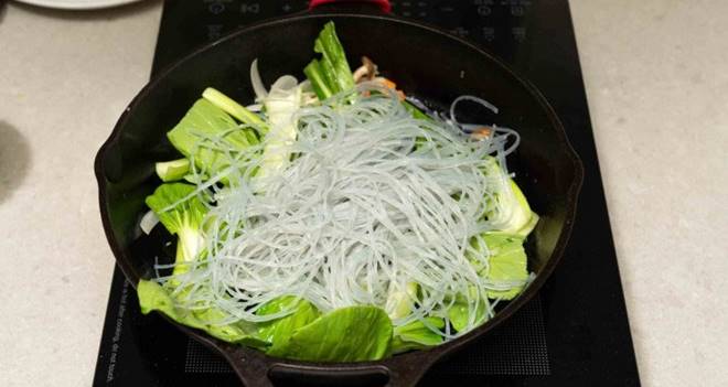 Bí quyết cho món miến xào mềm ngon không dính bết-9