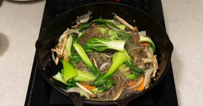 Bí quyết cho món miến xào mềm ngon không dính bết-11