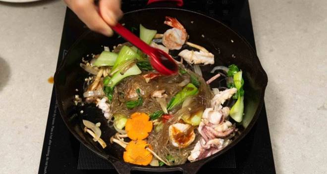 Bí quyết cho món miến xào mềm ngon không dính bết-12